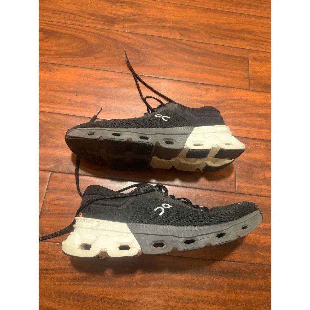 On Cloudflyer Mens 11.5 Black White Running Shoes Swiss Engineering CloudTec